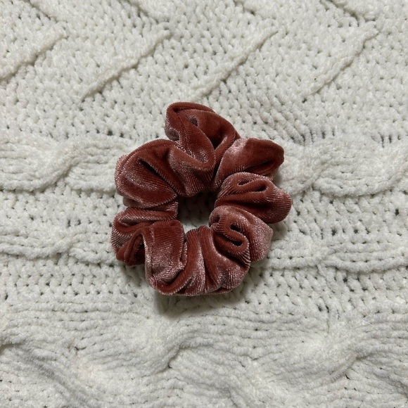 Velvet  Scrunchie Set - Picture 3 of 4